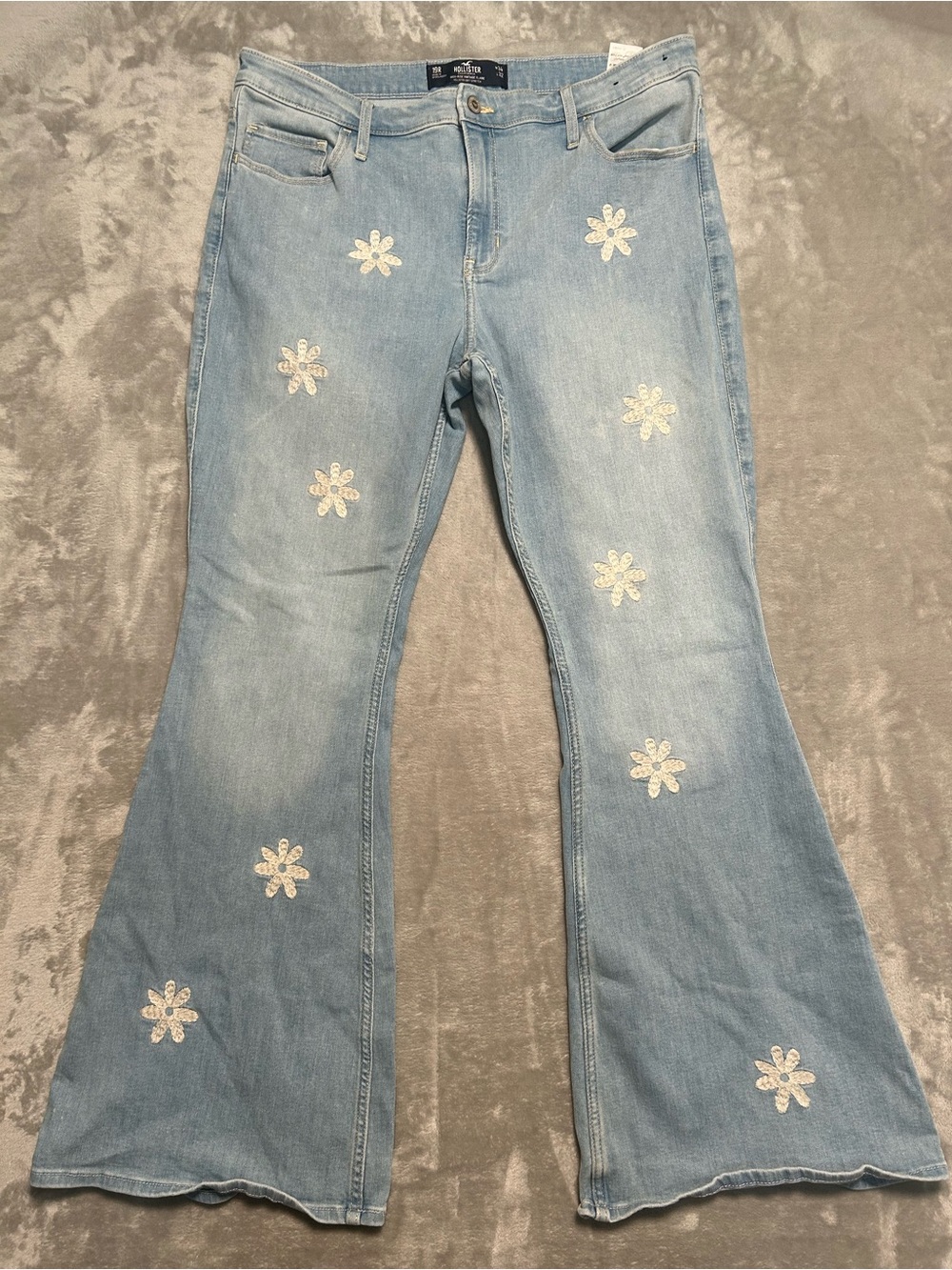 Hollister High Rise Flare Jeans Women’s 19R 34x32 Light Wash Embroidered - Picture 1 of 10